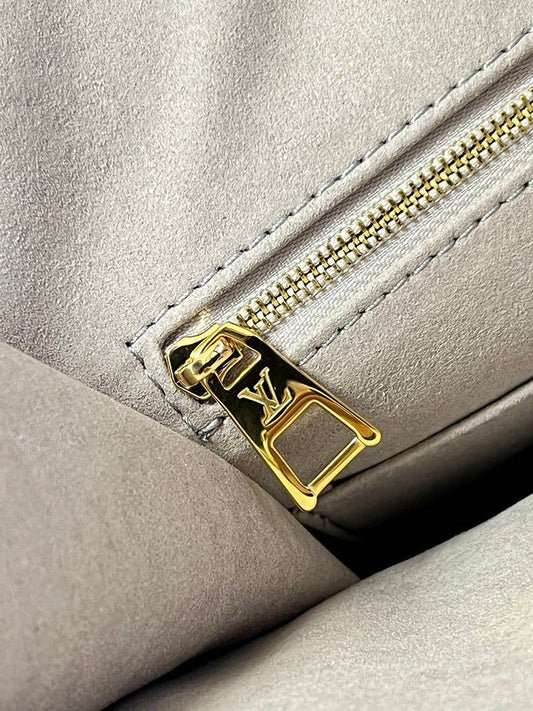 Alice Bags- Louis Vuittons - 16204