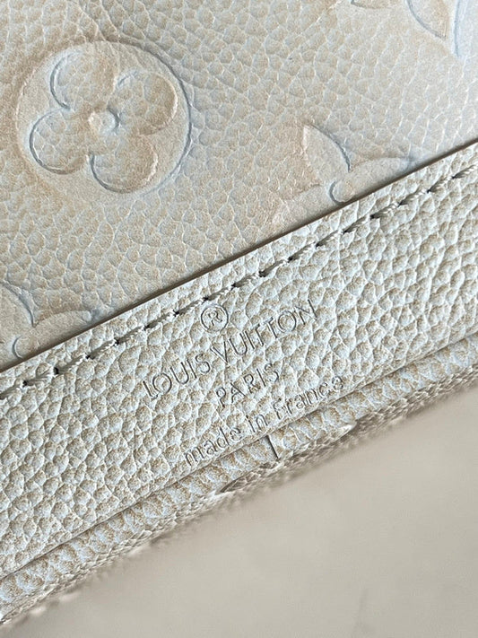 Alice Bags- Louis Vuittons - 16467