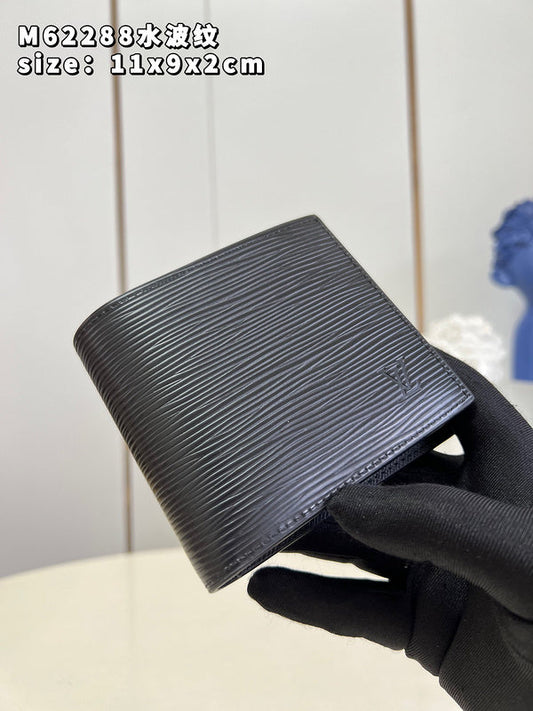 Alice Bags- Louis Vuittons - 16085