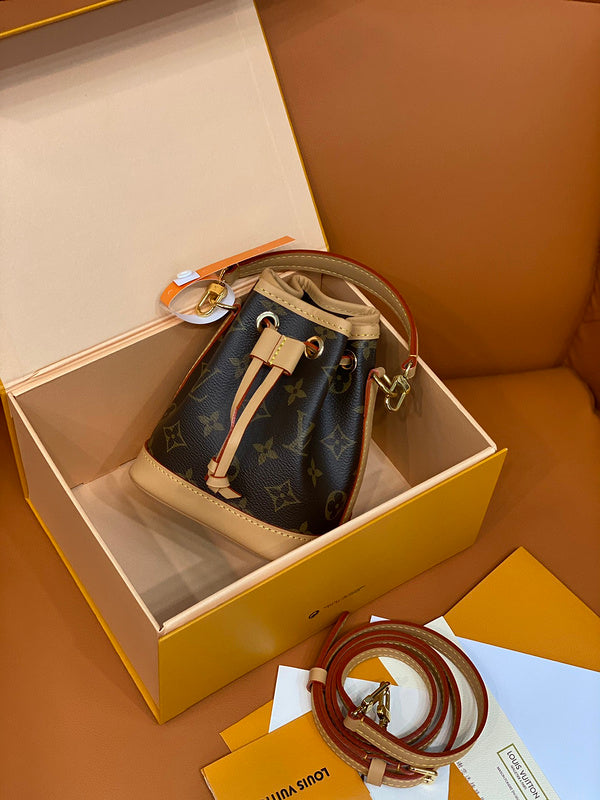 Alice Bags- Louis Vuittons - 16368