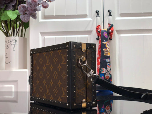 Alice Bags- Louis Vuittons - 16490