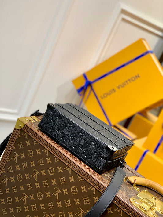 Alice Bags- Louis Vuittons - 16477