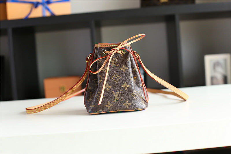Alice bags - Louis Vuittons - 9390