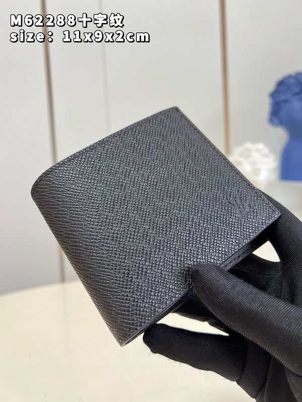 Alice Bags- Louis Vuittons - 16084