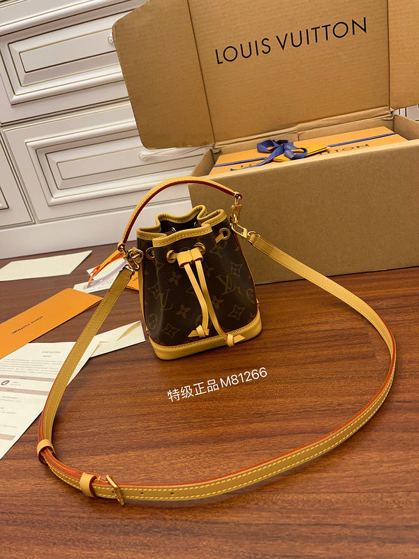 Alice Bags- Louis Vuittons - 16637
