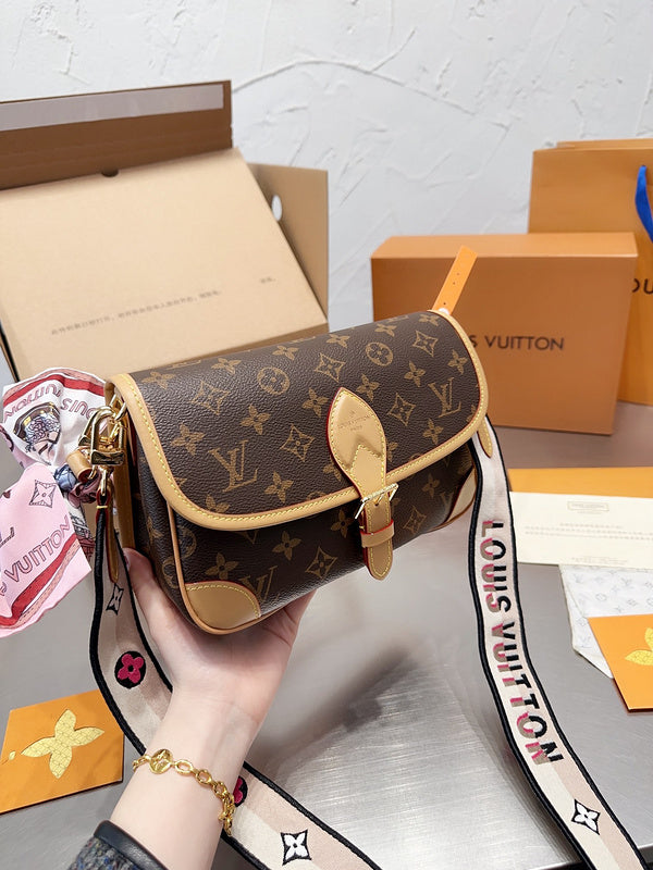 Alice Bags - Louis Vuittons - 15119