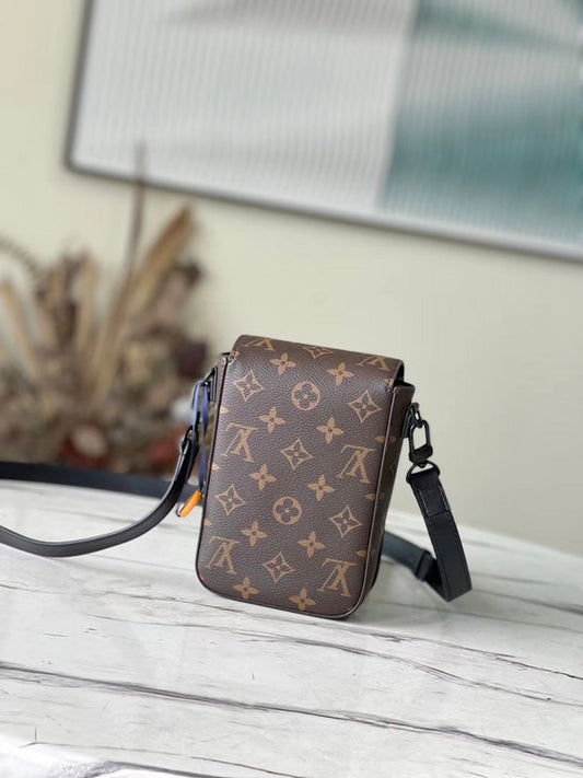 Alice Bags- Louis Vuittons - 16479