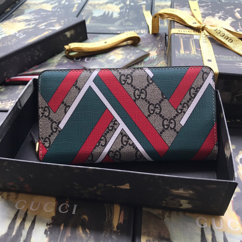Gucci Luxury Bags 942