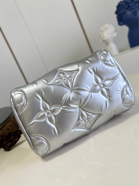 Alice Bags- Louis Vuittons - 16103
