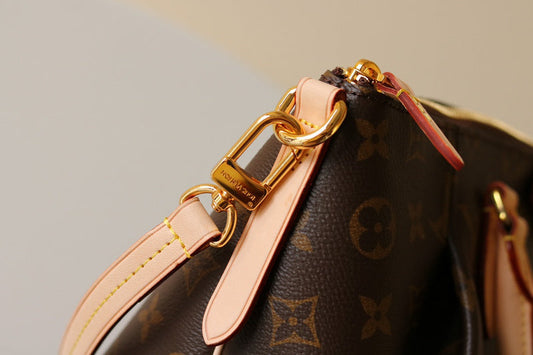 Alice Bags- Louis Vuittons - 16146