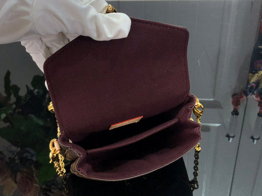 Alice Bags- Louis Vuittons - 16533