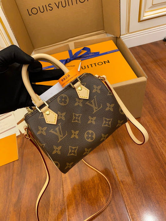 Alice Bags- Louis Vuittons - 16199