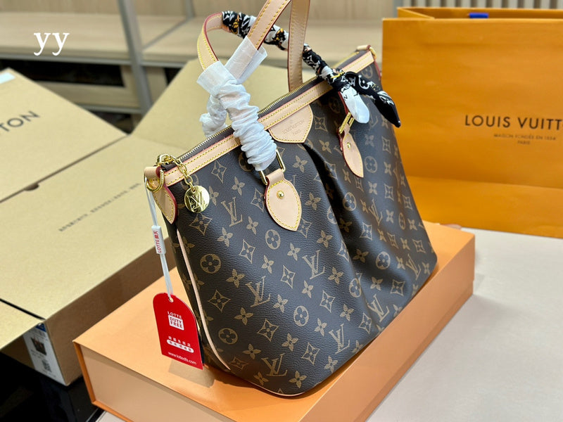 Alice bags - Louis Vuittons - 15000