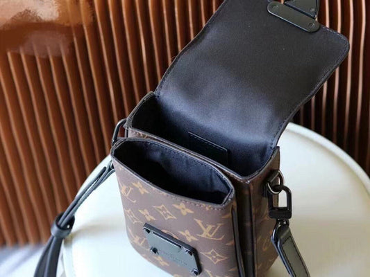 Alice Bags- Louis Vuittons - 15949