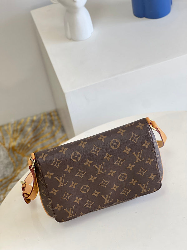 Alice Bags- Louis Vuittons - 16413