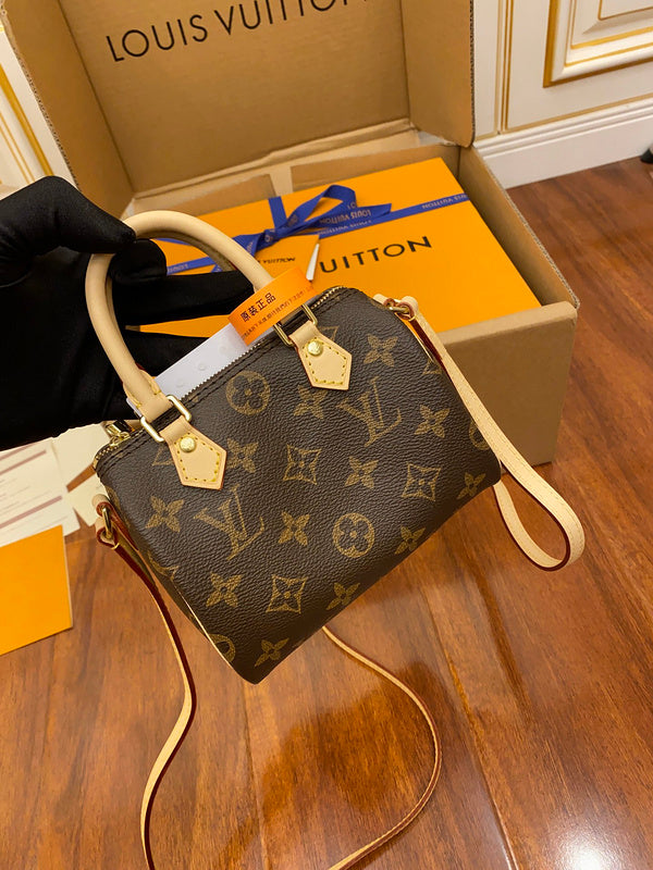Alice Bags- Louis Vuittons - 16199