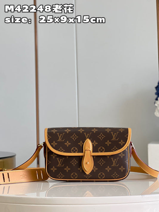 Alice Bags- Louis Vuittons - 15909