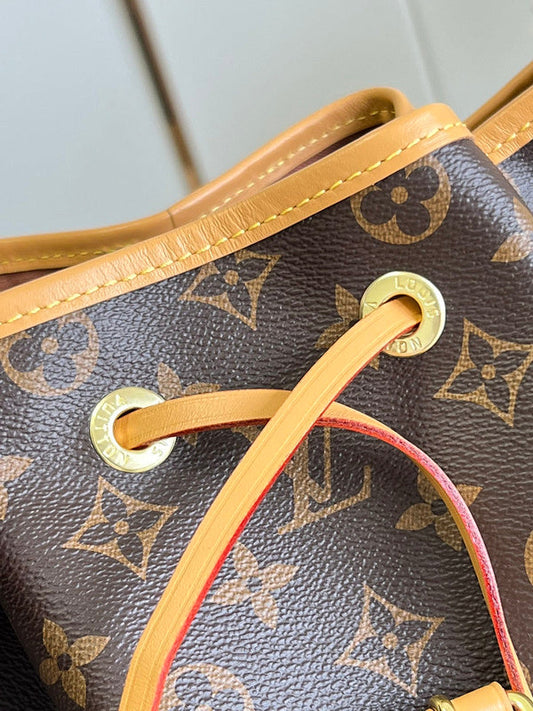 Alice Bags- Louis Vuittons - 16628