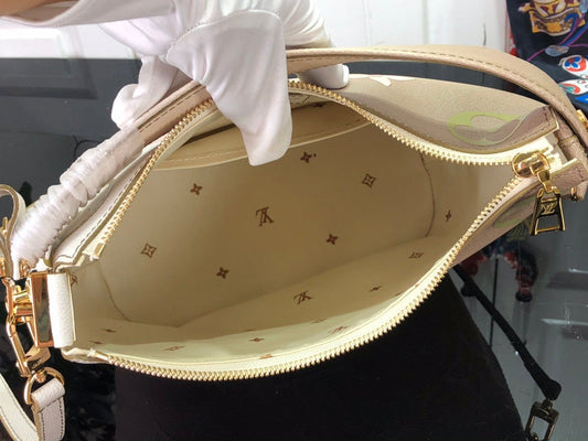 Alice Bags- Louis Vuittons - 16505