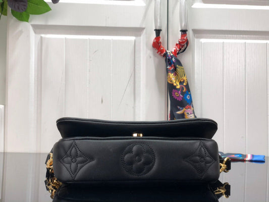 Alice Bags- Louis Vuittons - 16735