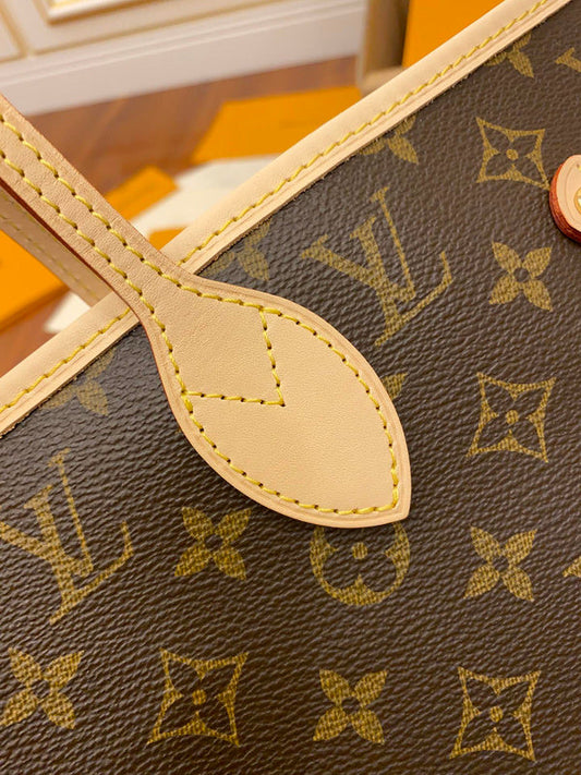 Alice Bags- Louis Vuittons - 16158