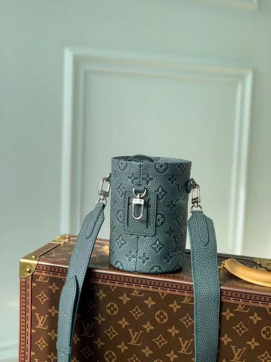 Alice Bags- Louis Vuittons - 16321