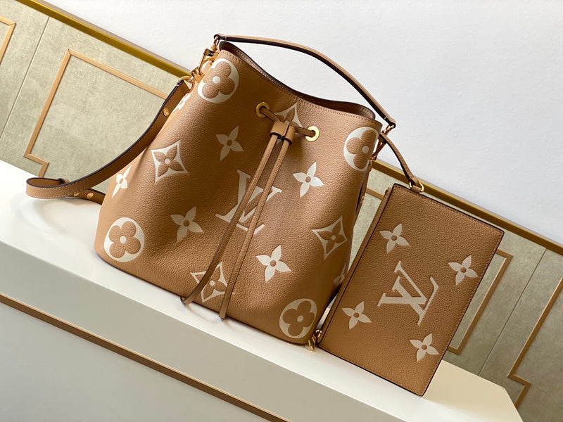 Alice Bags- Louis Vuittons - 16437