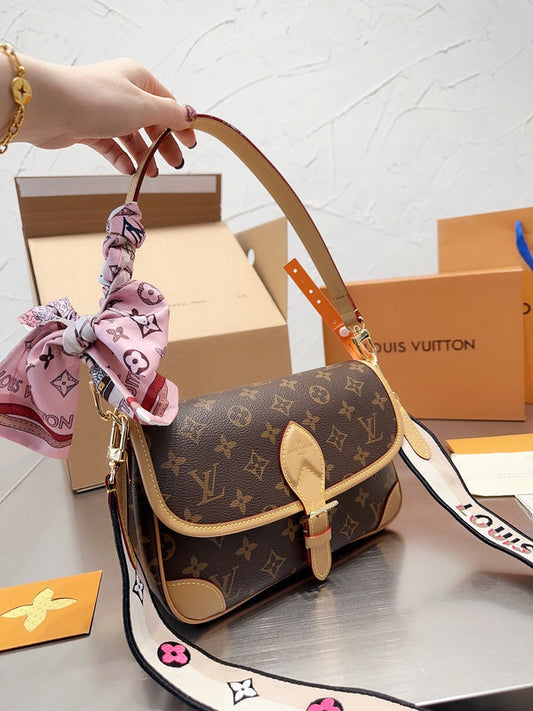 Alice Bags - Louis Vuittons - 15119
