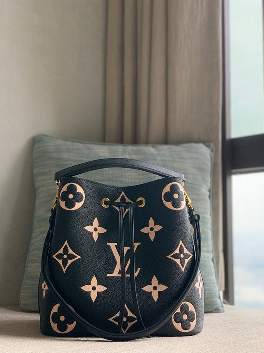 Alice Bags- Louis Vuittons - 16164