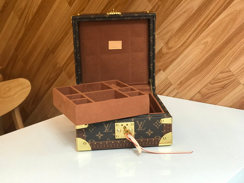Alice Bags- Louis Vuittons - 16209