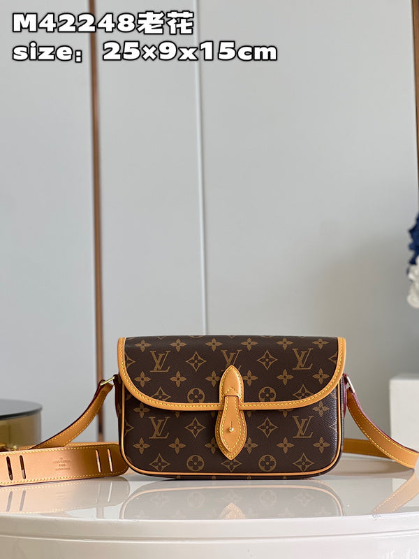 Alice Bags- Louis Vuittons - 15909