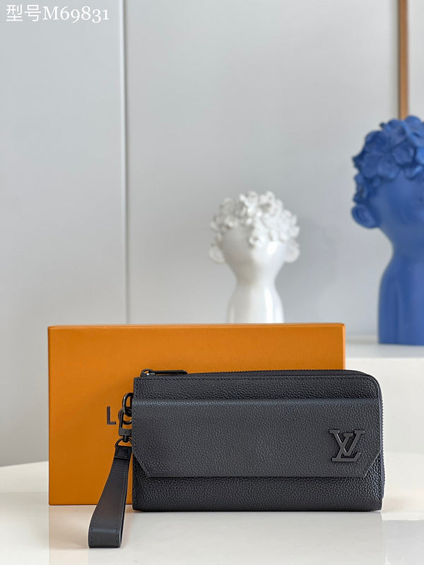Alice Bags- Louis Vuittons - 16546