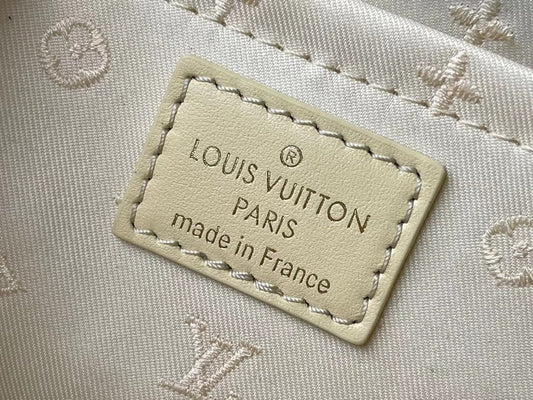 Alice Bags- Louis Vuittons - 16616