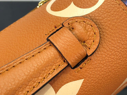 Alice Bags- Louis Vuittons - 16507