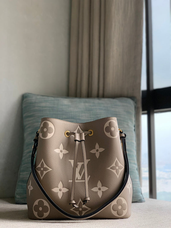 Alice Bags- Louis Vuittons - 16165