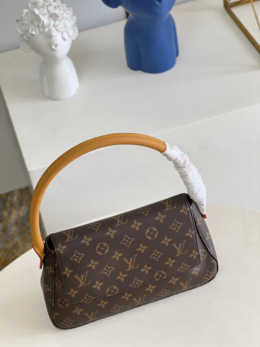 Alice Bags- Louis Vuittons - 16625