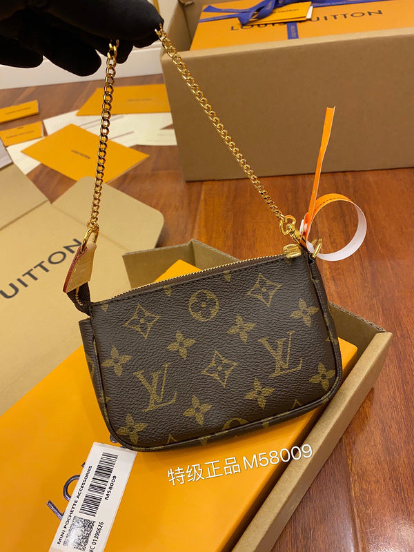 Alice Bags- Louis Vuittons - 16197