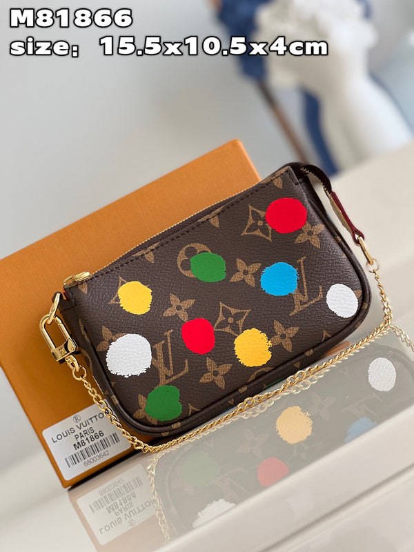 Alice Bags- Louis Vuittons - 15894