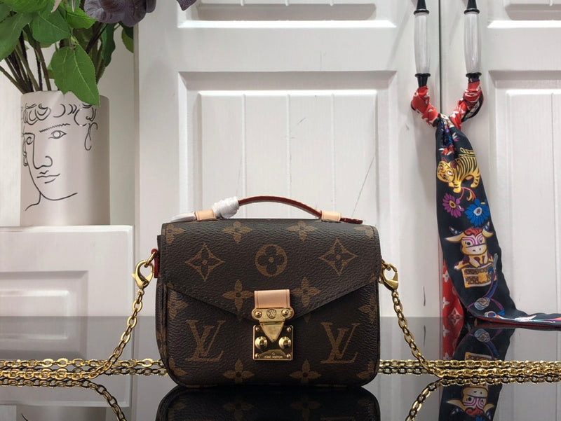 Alice Bags- Louis Vuittons - 16533
