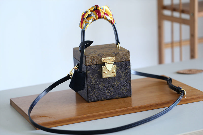 Alice bags - Louis Vuittons - 9401