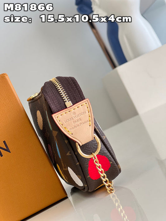 Alice Bags- Louis Vuittons - 15894