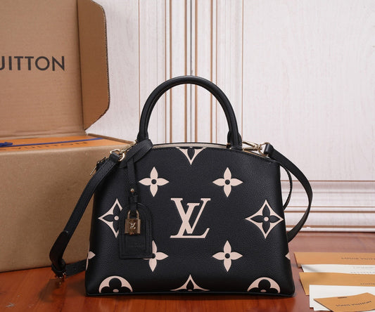 Alice bags- Louis Vuittons - 16800