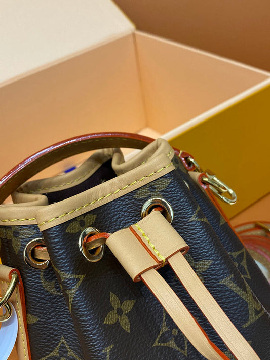 Alice Bags- Louis Vuittons - 16368