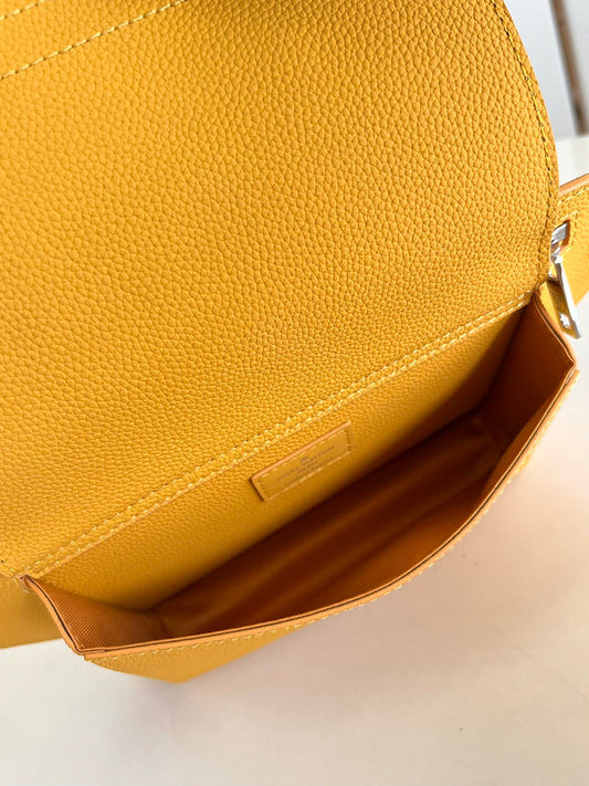 Alice Bags- Louis Vuittons - 16129