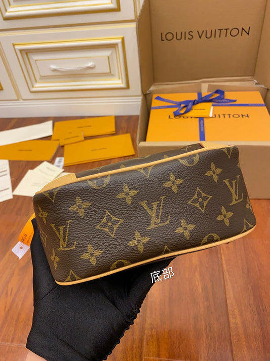 Alice Bags- Louis Vuittons - 16517