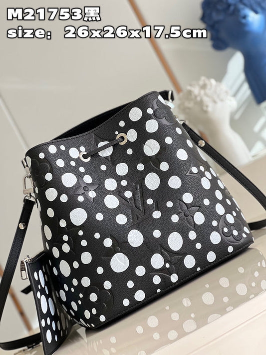Alice Bags- Louis Vuittons - 15918