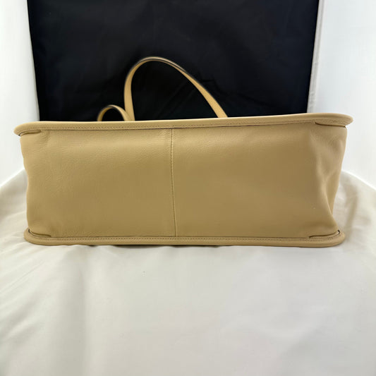 Gucci 1955 Horsebit Shoulder Bag in Beige