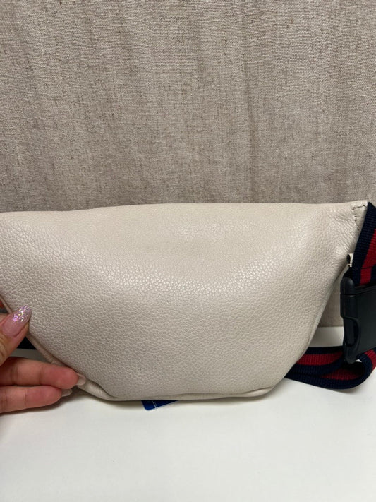 Gucci GG Vintage Logo White Leather Belt Bag