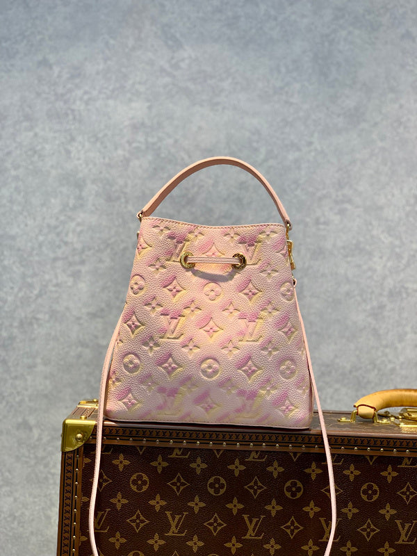 Alice Bags- Louis Vuittons  - 16566