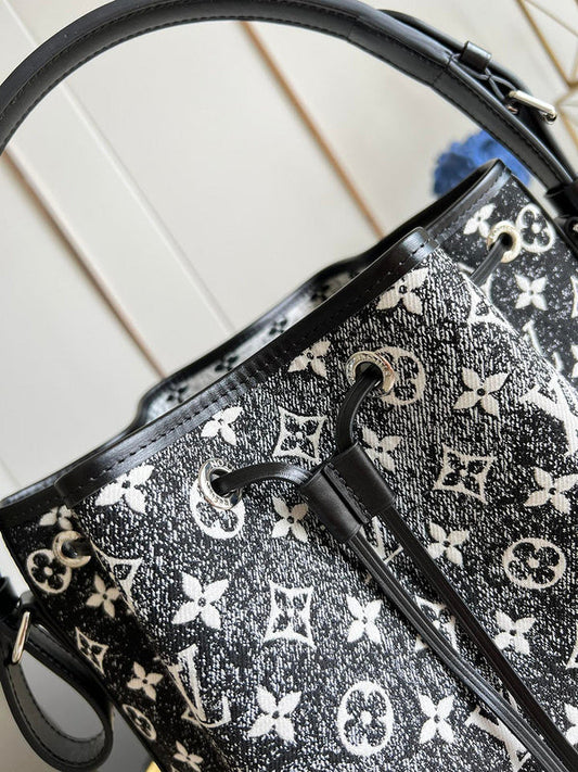 Alice Bags- Louis Vuittons  - 16463
